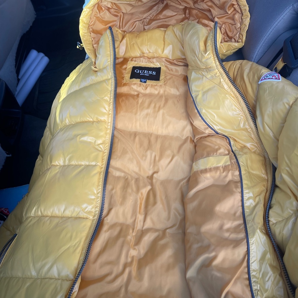 Brand new never worn guess puff down jacket
